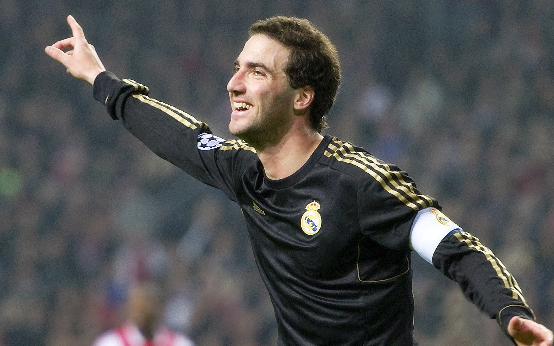 九游网-骑士拍摄球员入场仪式视频风格复古怀旧，骑士球员出场